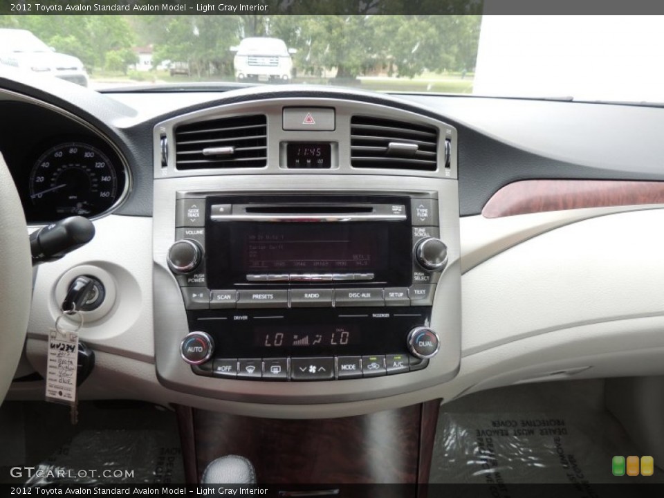 Light Gray Interior Controls for the 2012 Toyota Avalon  #80856070