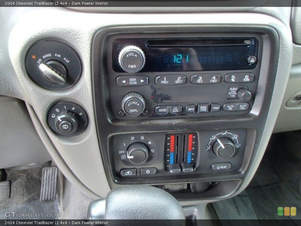 Dark Pewter Interior Controls for the 2004 Chevrolet TrailBlazer LS 4x4 #80859437
