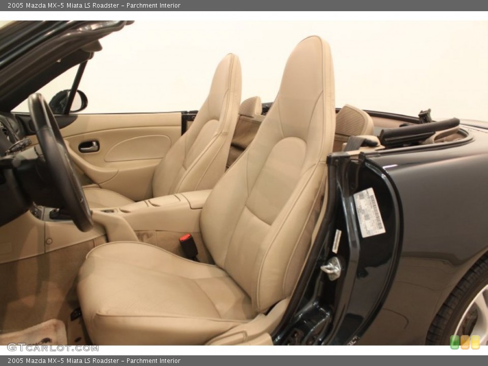 Parchment Interior Photo for the 2005 Mazda MX-5 Miata LS Roadster #80859584