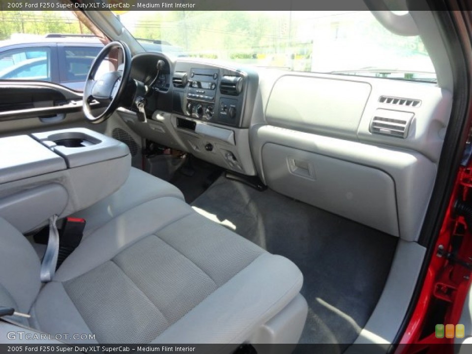 Medium Flint Interior Dashboard for the 2005 Ford F250 Super Duty XLT SuperCab #80864855