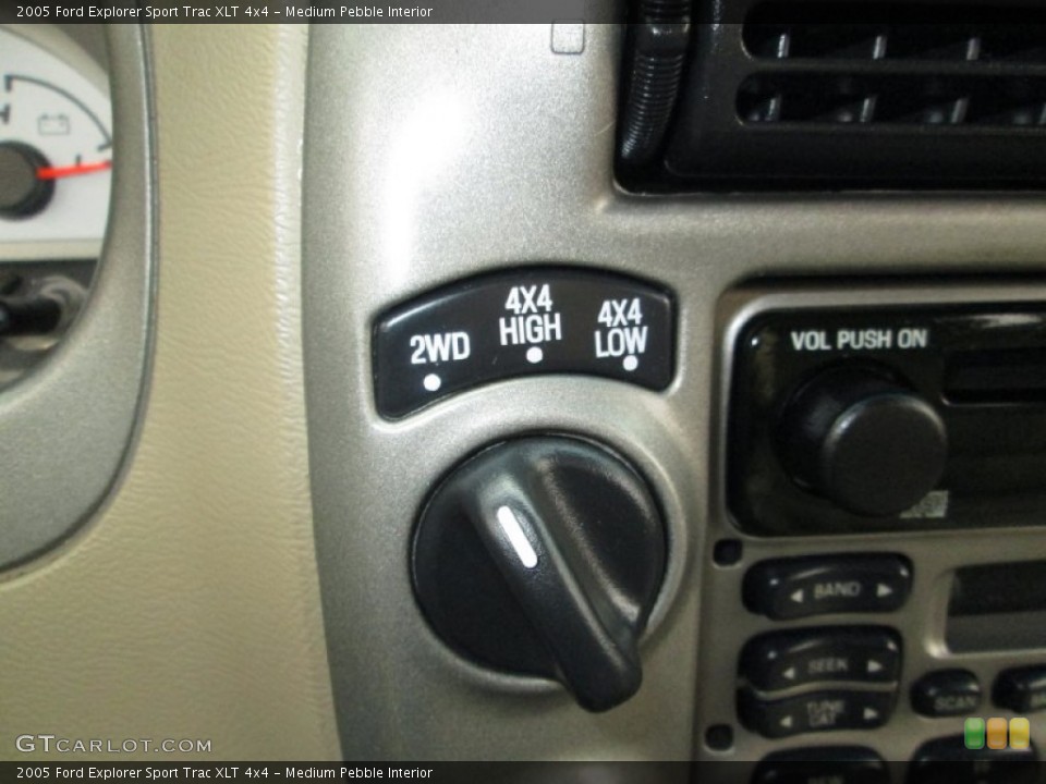 Medium Pebble Interior Controls for the 2005 Ford Explorer Sport Trac XLT 4x4 #80869999