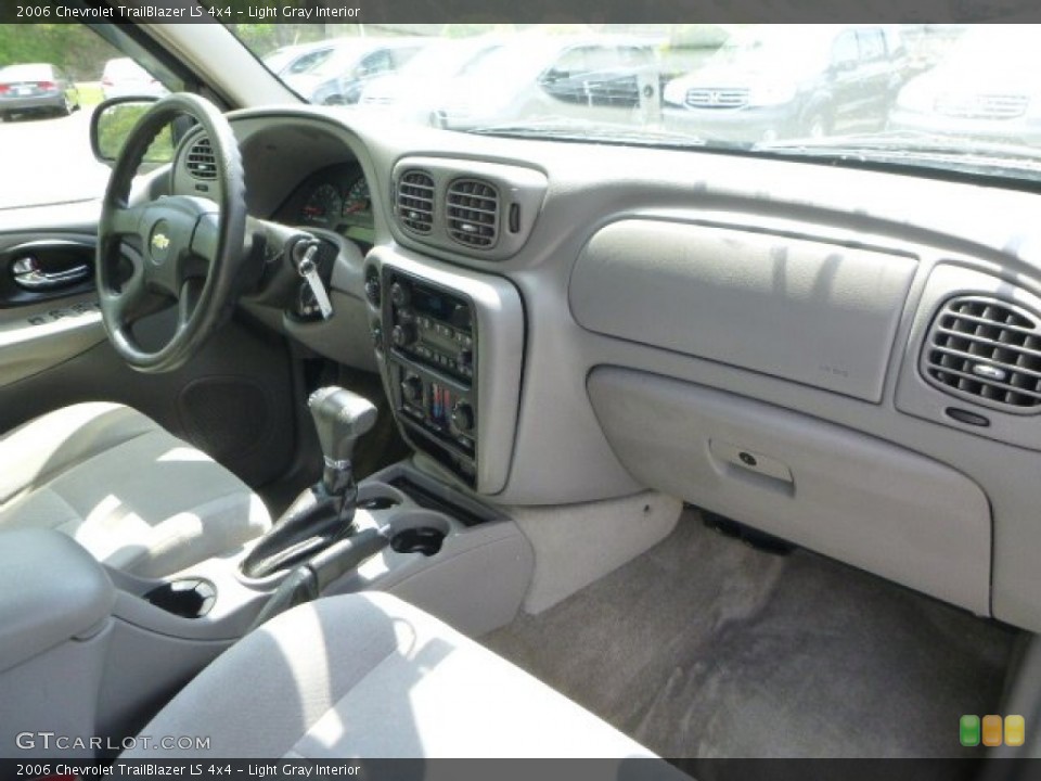 Light Gray Interior Dashboard for the 2006 Chevrolet TrailBlazer LS 4x4 #80872815
