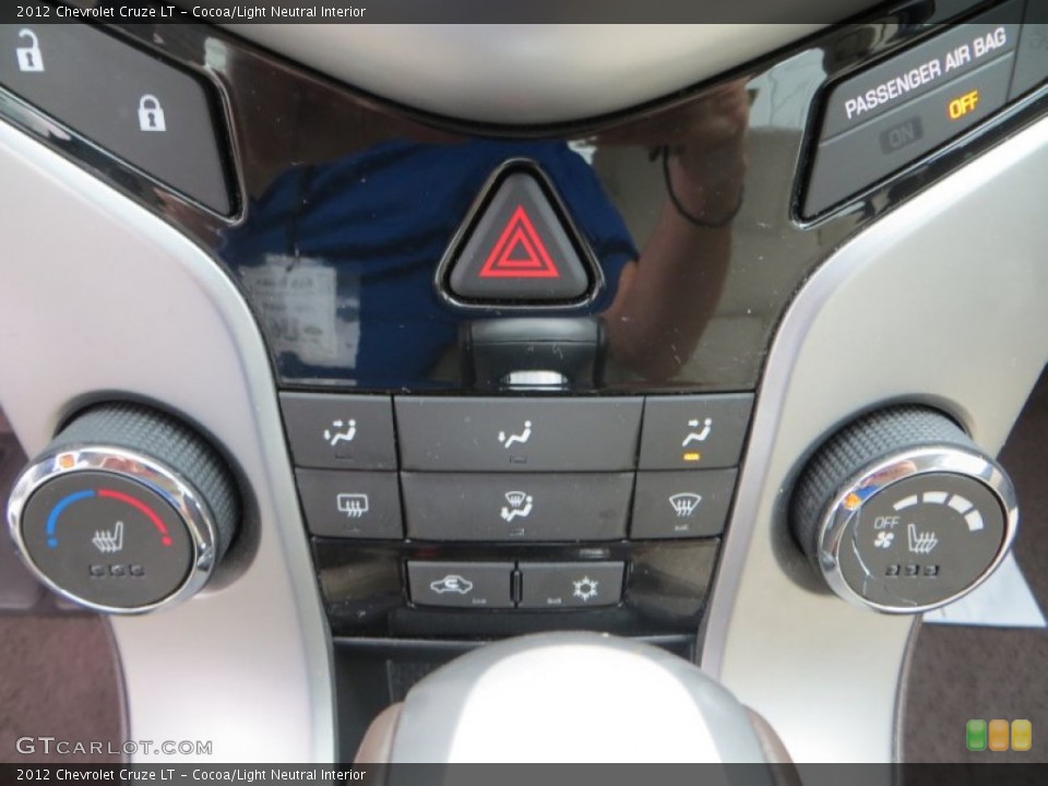 Cocoa/Light Neutral Interior Controls for the 2012 Chevrolet Cruze LT #80893996