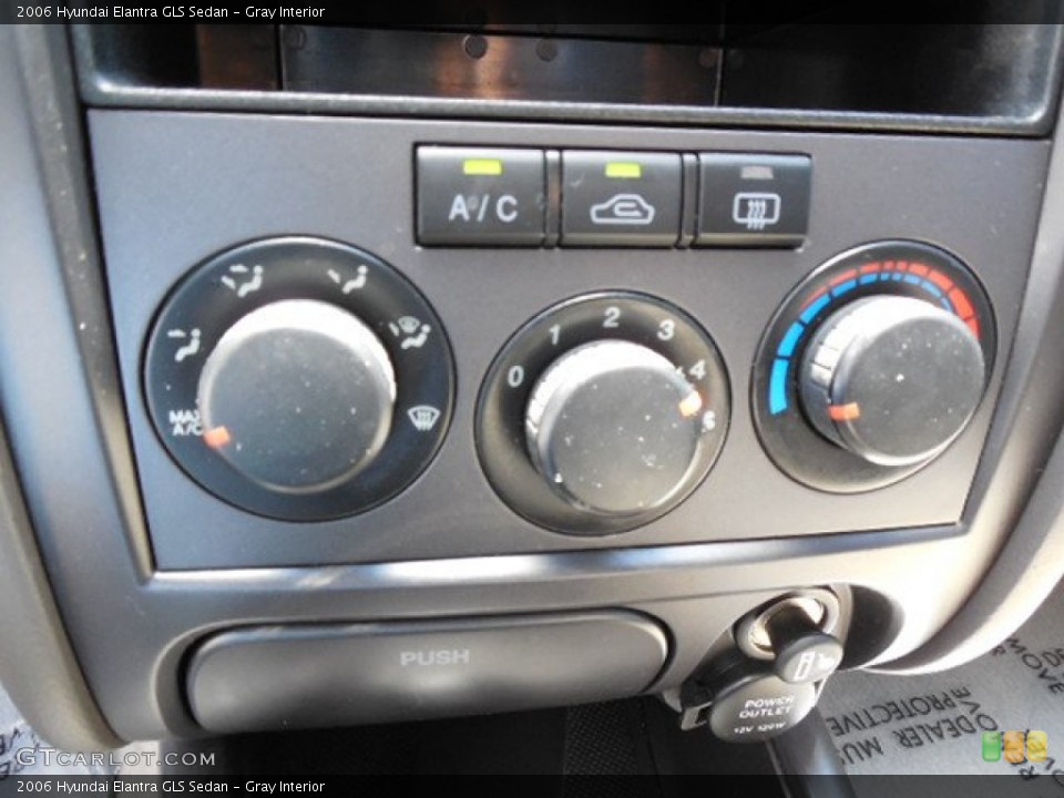 Gray Interior Controls for the 2006 Hyundai Elantra GLS Sedan #80894575