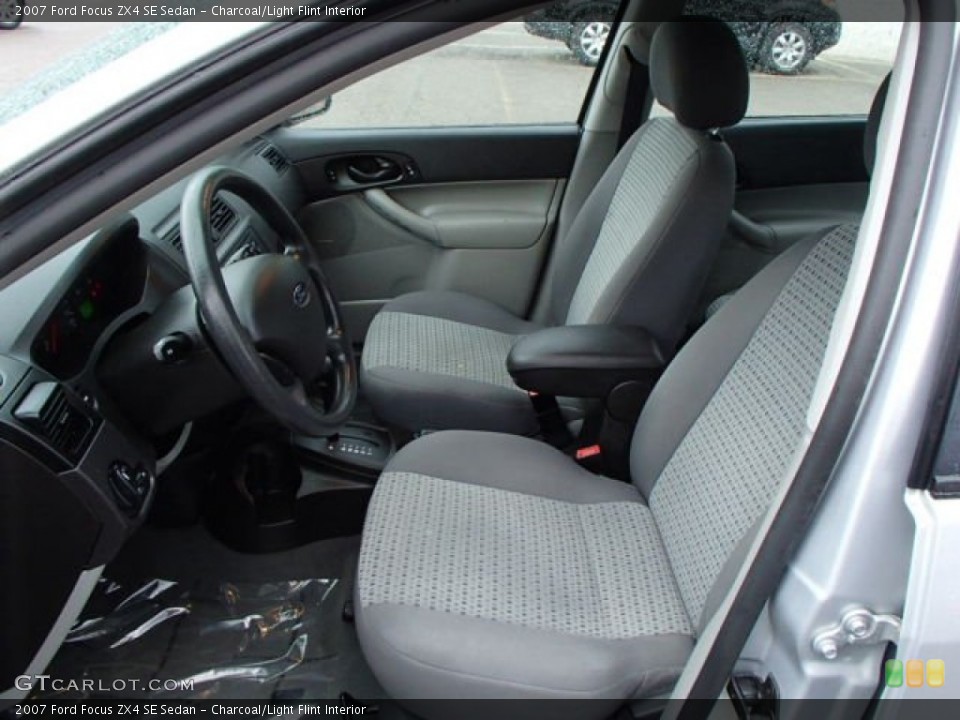 Charcoal/Light Flint Interior Photo for the 2007 Ford Focus ZX4 SE Sedan #80899572