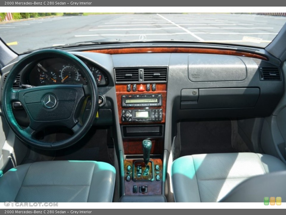 Grey Interior Dashboard for the 2000 Mercedes-Benz C 280 Sedan #80906337