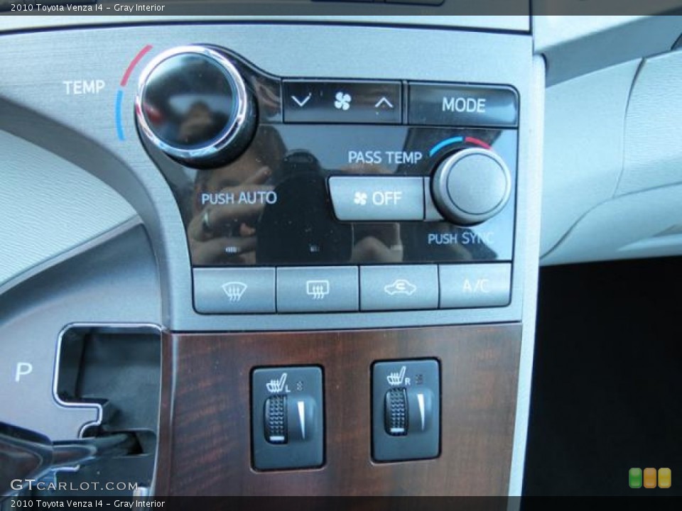Gray Interior Controls for the 2010 Toyota Venza I4 #80950591