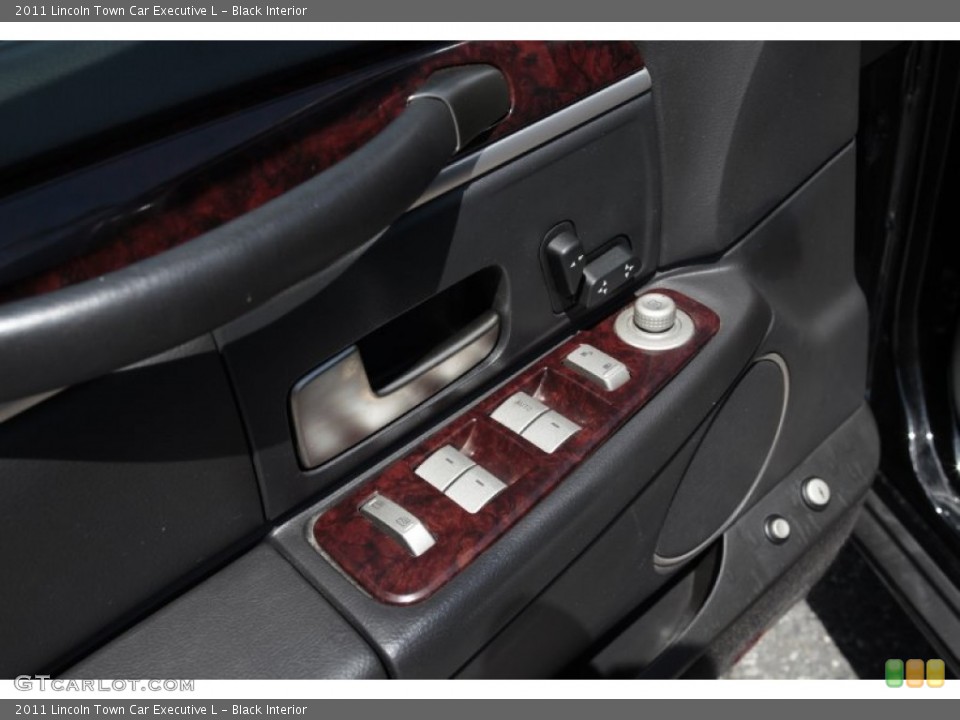 Black Interior Controls for the 2011 Lincoln Town Car Executive L #80954338