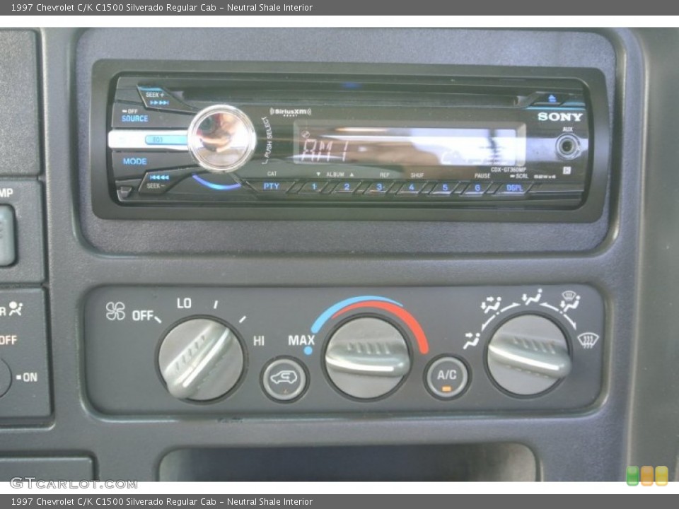 Neutral Shale Interior Controls for the 1997 Chevrolet C/K C1500 Silverado Regular Cab #80956026