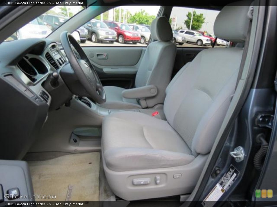 Ash Gray Interior Photo for the 2006 Toyota Highlander V6 #80978116