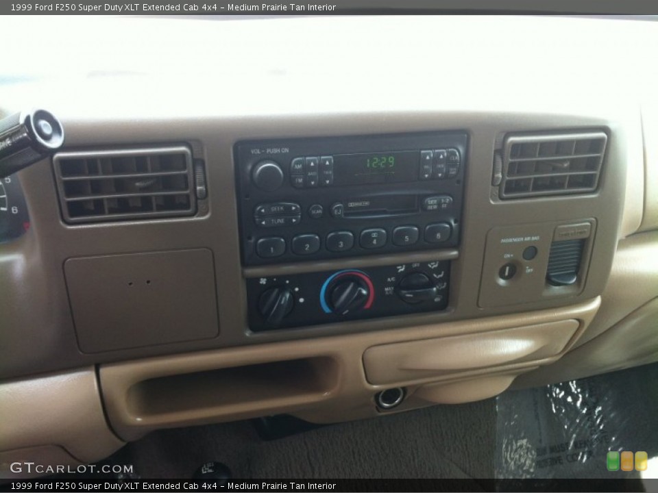 Medium Prairie Tan Interior Controls for the 1999 Ford F250 Super Duty XLT Extended Cab 4x4 #80995109