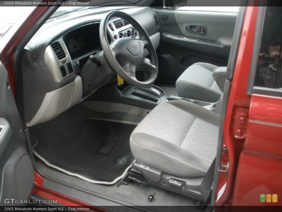 Gray Interior Photo for the 2003 Mitsubishi Montero Sport XLS #81001040