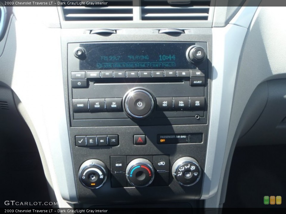 Dark Gray/Light Gray Interior Controls for the 2009 Chevrolet Traverse LT #81014771