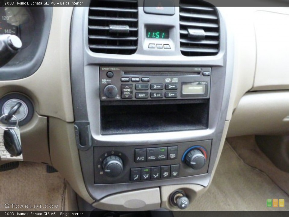 Beige Interior Controls for the 2003 Hyundai Sonata GLS V6 #81058965