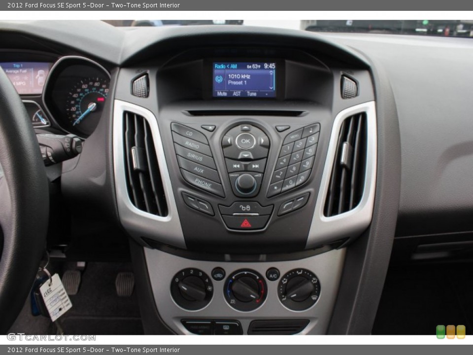 Two-Tone Sport Interior Controls for the 2012 Ford Focus SE Sport 5-Door #81152308