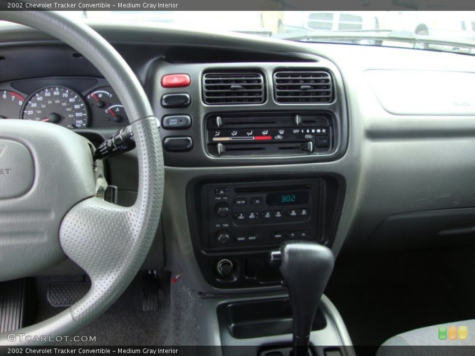 Medium Gray Interior Controls for the 2002 Chevrolet Tracker Convertible #81167478