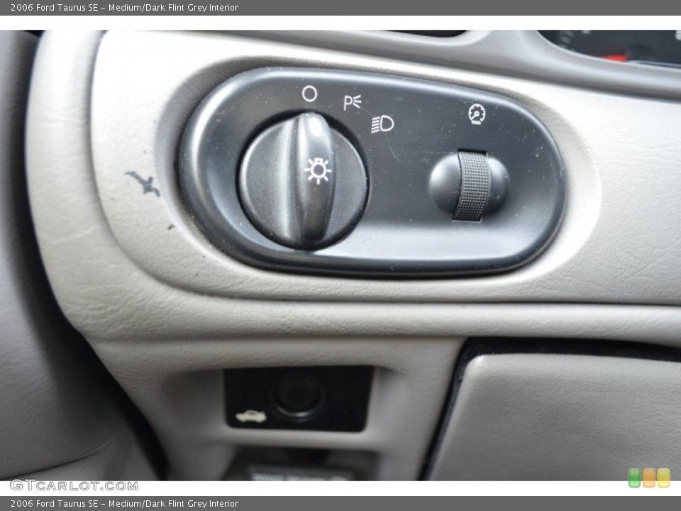 Medium/Dark Flint Grey Interior Controls for the 2006 Ford Taurus SE #81169665