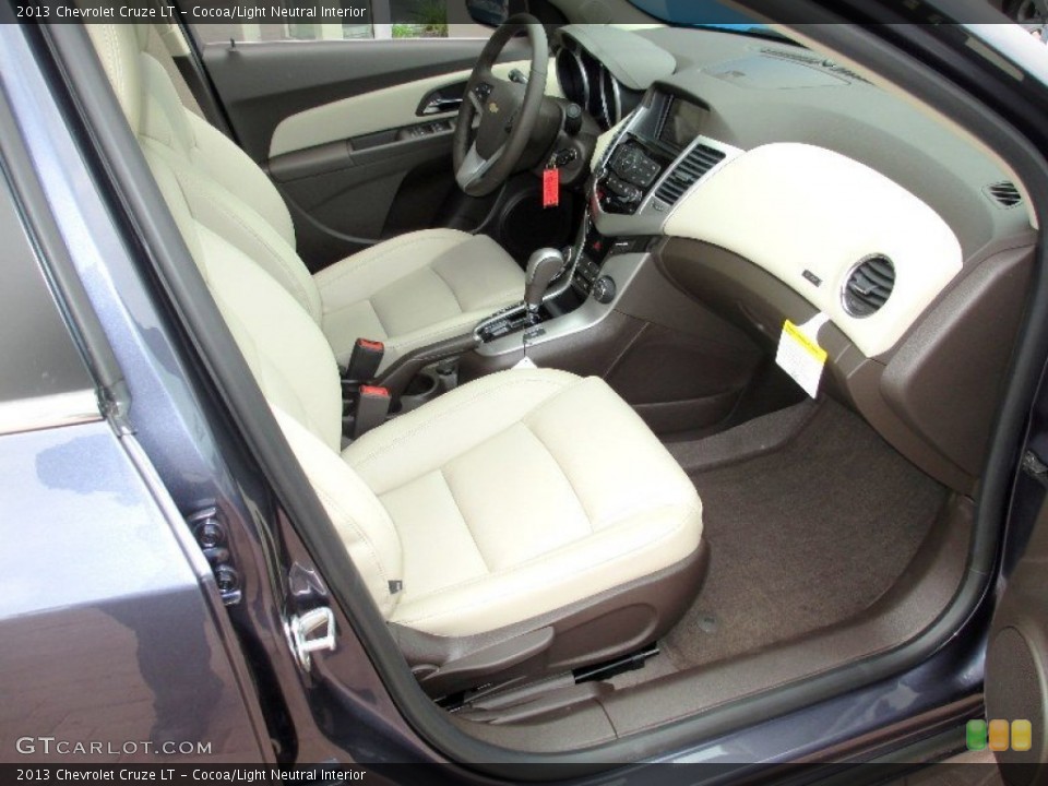 Cocoa/Light Neutral Interior Photo for the 2013 Chevrolet Cruze LT #81170071