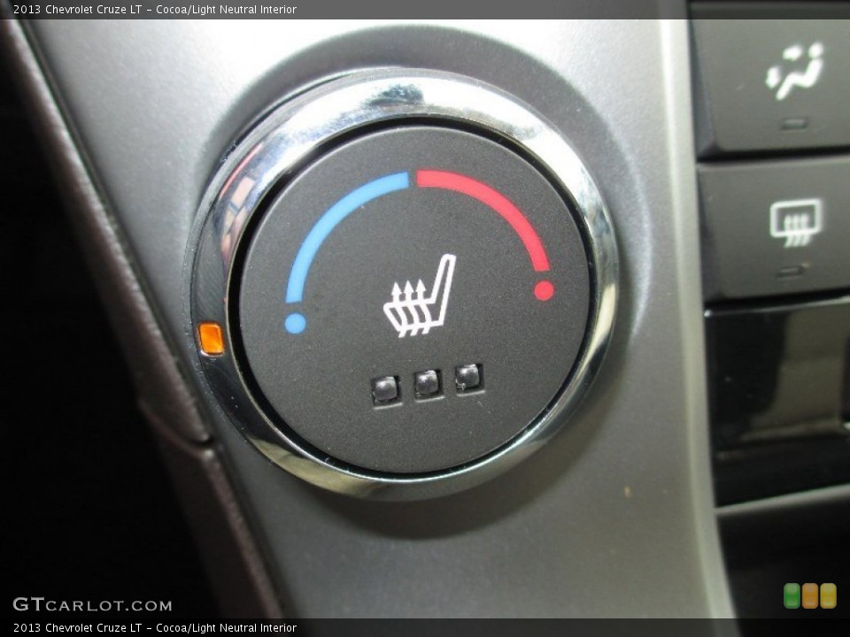 Cocoa/Light Neutral Interior Controls for the 2013 Chevrolet Cruze LT #81170205