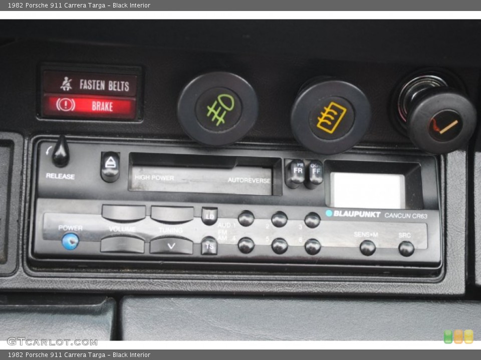 Black Interior Controls for the 1982 Porsche 911 Carrera Targa #81182109