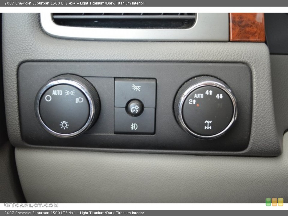 Light Titanium/Dark Titanium Interior Controls for the 2007 Chevrolet Suburban 1500 LTZ 4x4 #81194136