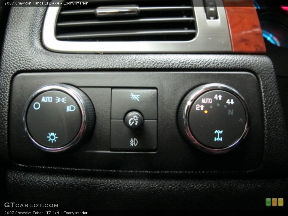 Ebony Interior Controls for the 2007 Chevrolet Tahoe LTZ 4x4 #81207771