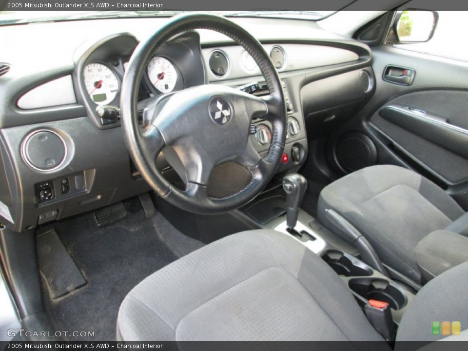 Charcoal Interior Photo for the 2005 Mitsubishi Outlander XLS AWD #81215847