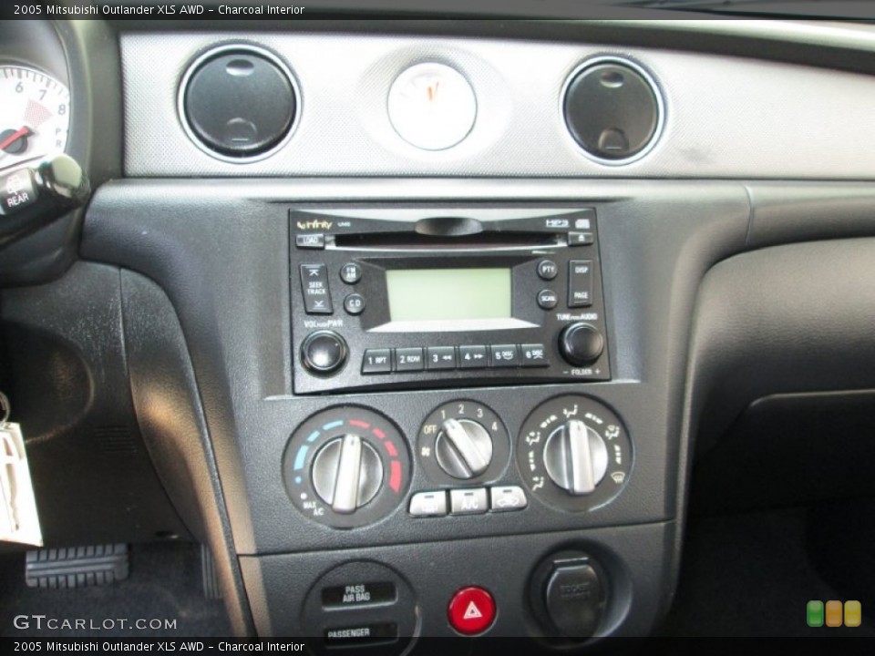 Charcoal Interior Controls for the 2005 Mitsubishi Outlander XLS AWD #81215949