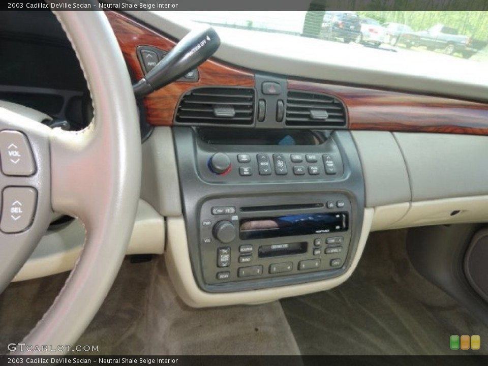 Neutral Shale Beige Interior Controls for the 2003 Cadillac DeVille Sedan #81264490