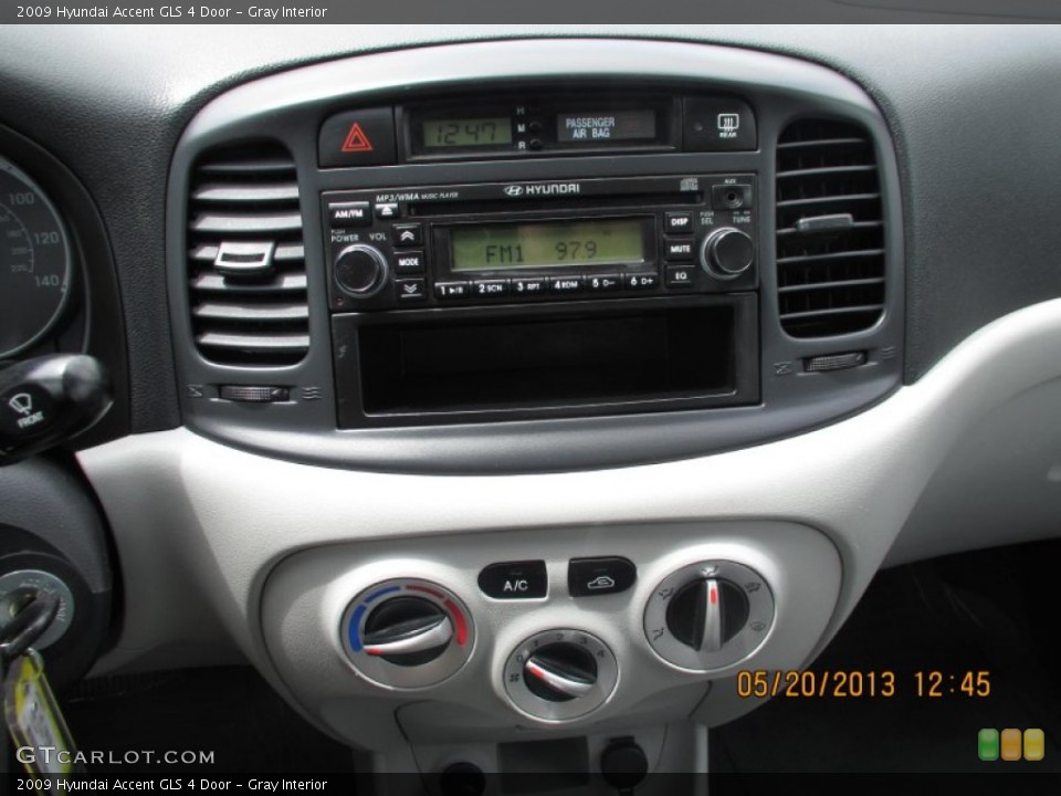 Gray Interior Controls for the 2009 Hyundai Accent GLS 4 Door #81275457