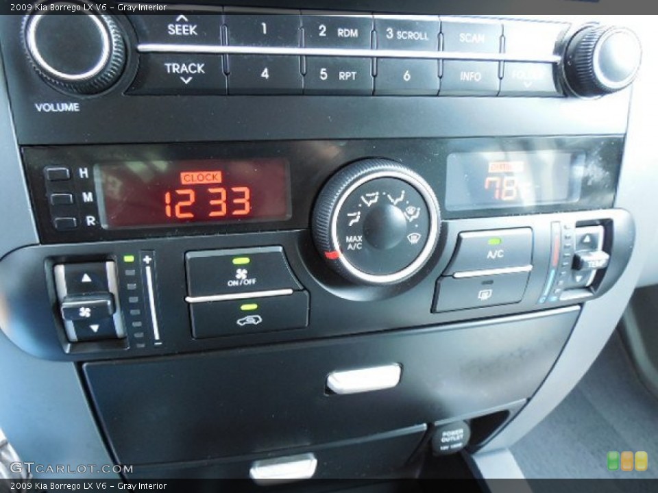 Gray Interior Controls for the 2009 Kia Borrego LX V6 #81283879