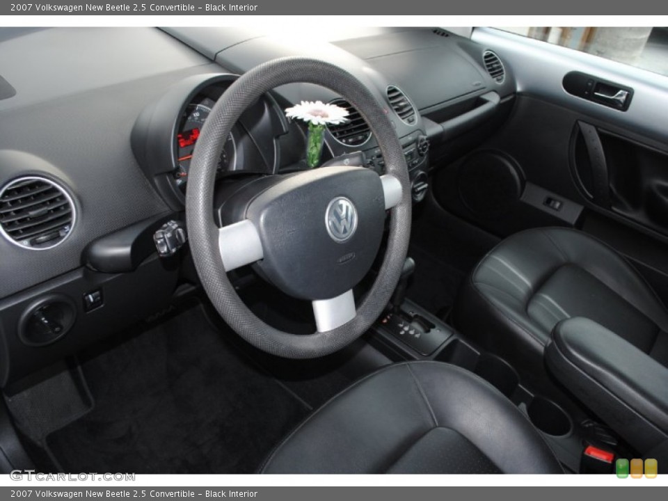Black Interior Photo for the 2007 Volkswagen New Beetle 2.5 Convertible #81291111