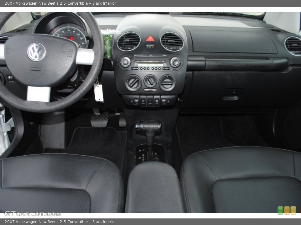 Black Interior Dashboard for the 2007 Volkswagen New Beetle 2.5 Convertible #81291242