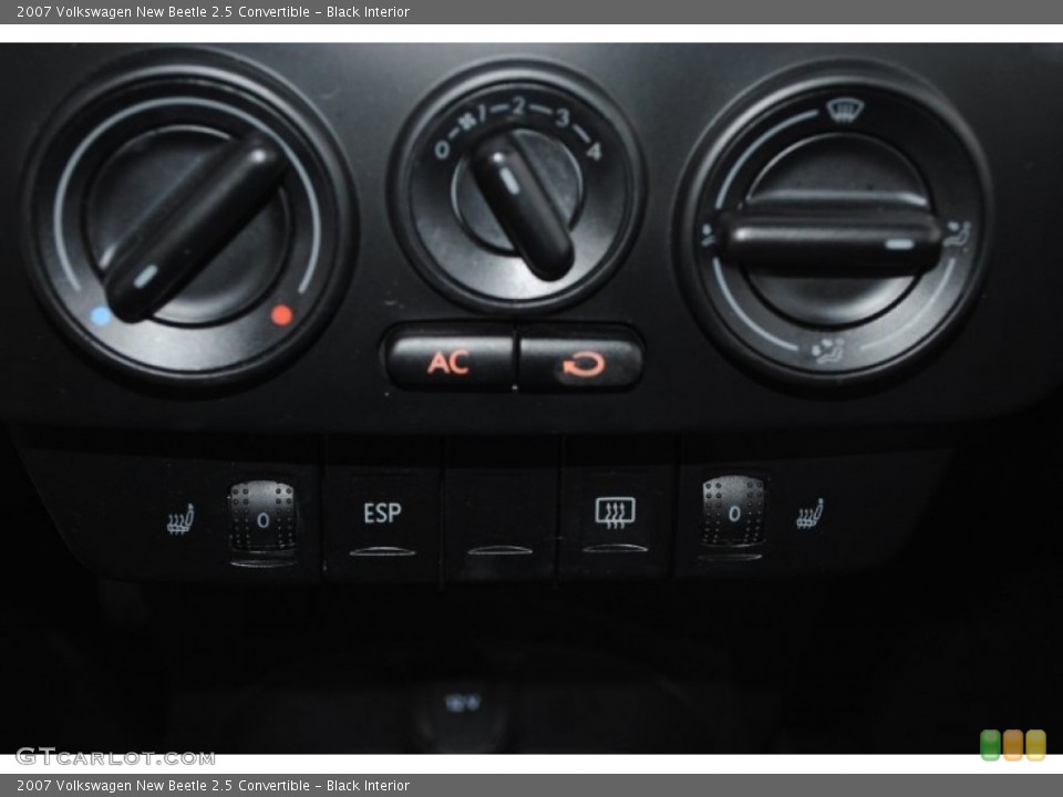 Black Interior Controls for the 2007 Volkswagen New Beetle 2.5 Convertible #81291445