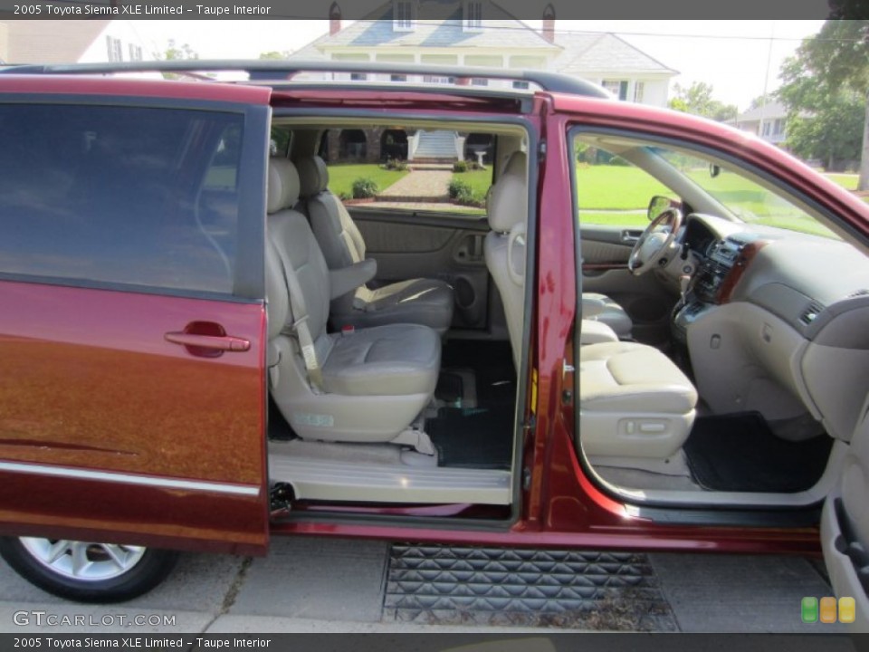 Taupe Interior Photo for the 2005 Toyota Sienna XLE Limited #81310557