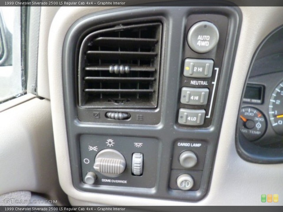 Graphite Interior Controls for the 1999 Chevrolet Silverado 2500 LS Regular Cab 4x4 #81334014