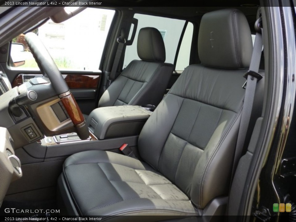 Charcoal Black Interior Photo for the 2013 Lincoln Navigator L 4x2 #81336937