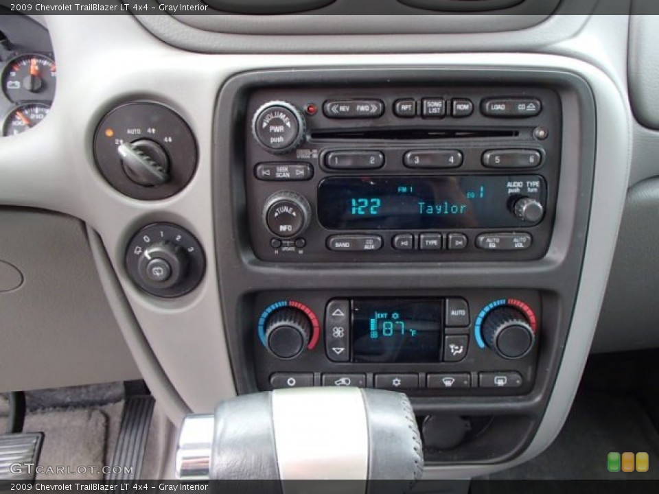 Gray Interior Controls for the 2009 Chevrolet TrailBlazer LT 4x4 #81339932
