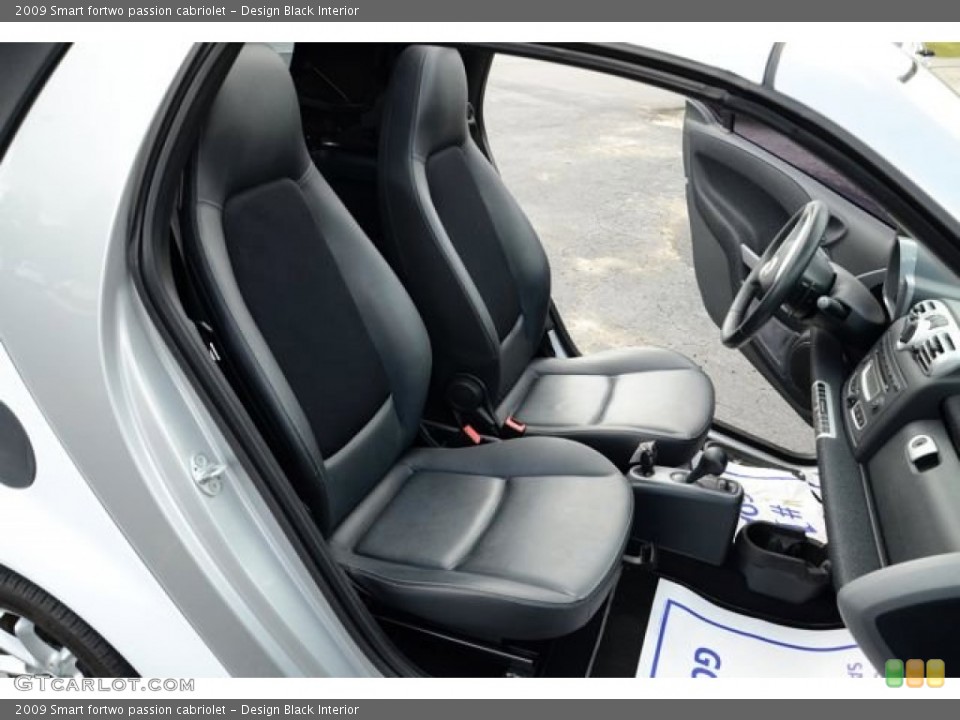 Design Black Interior Front Seat for the 2009 Smart fortwo passion cabriolet #81360219