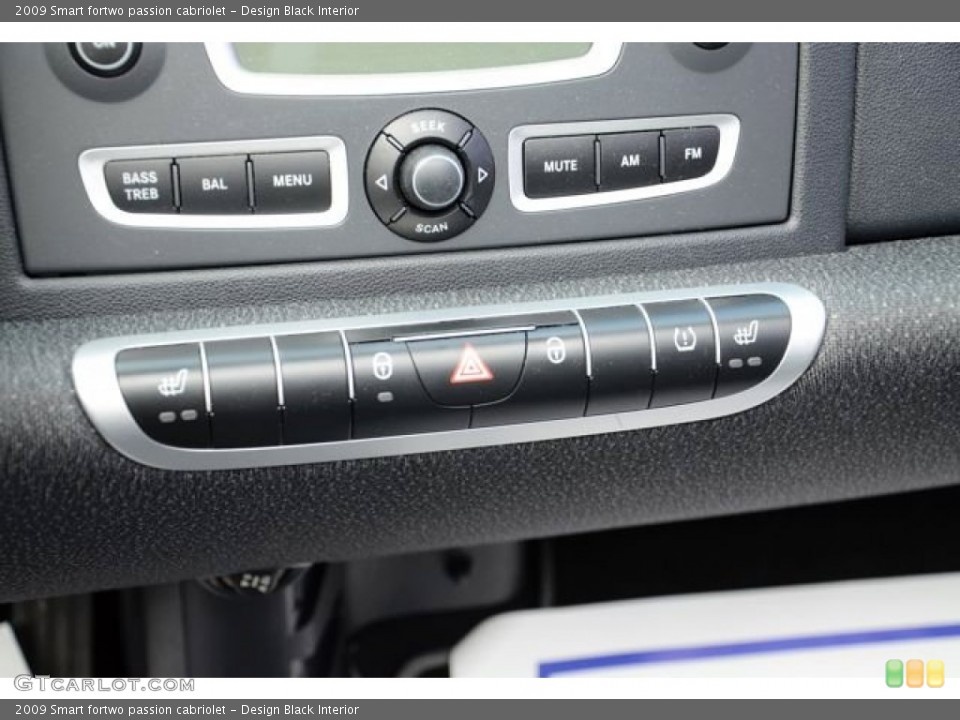 Design Black Interior Controls for the 2009 Smart fortwo passion cabriolet #81360381
