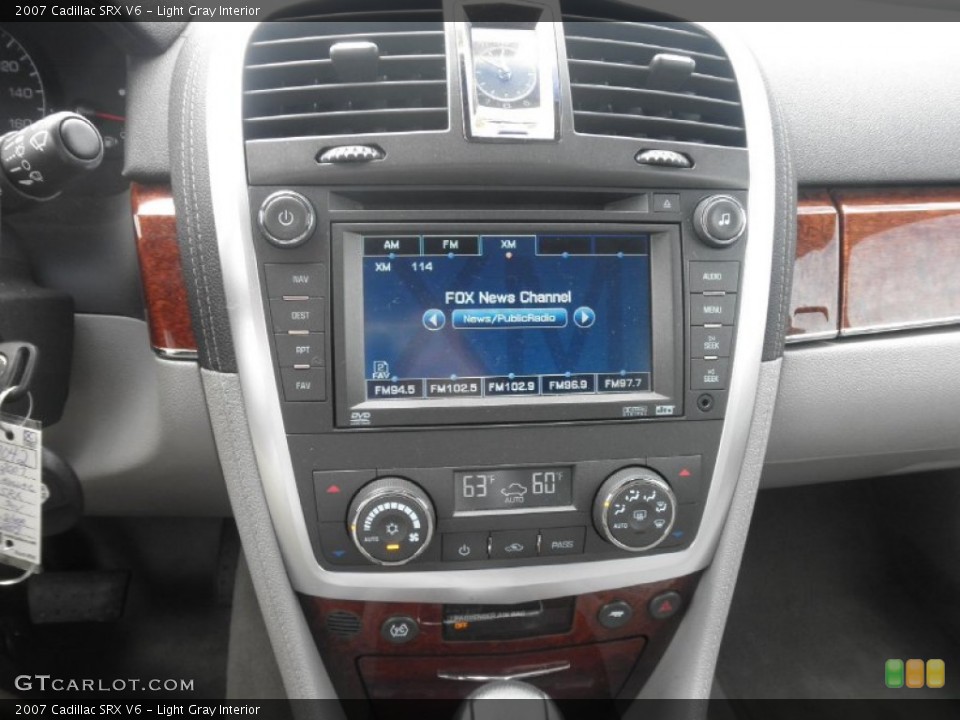 Light Gray Interior Controls for the 2007 Cadillac SRX V6 #81375981