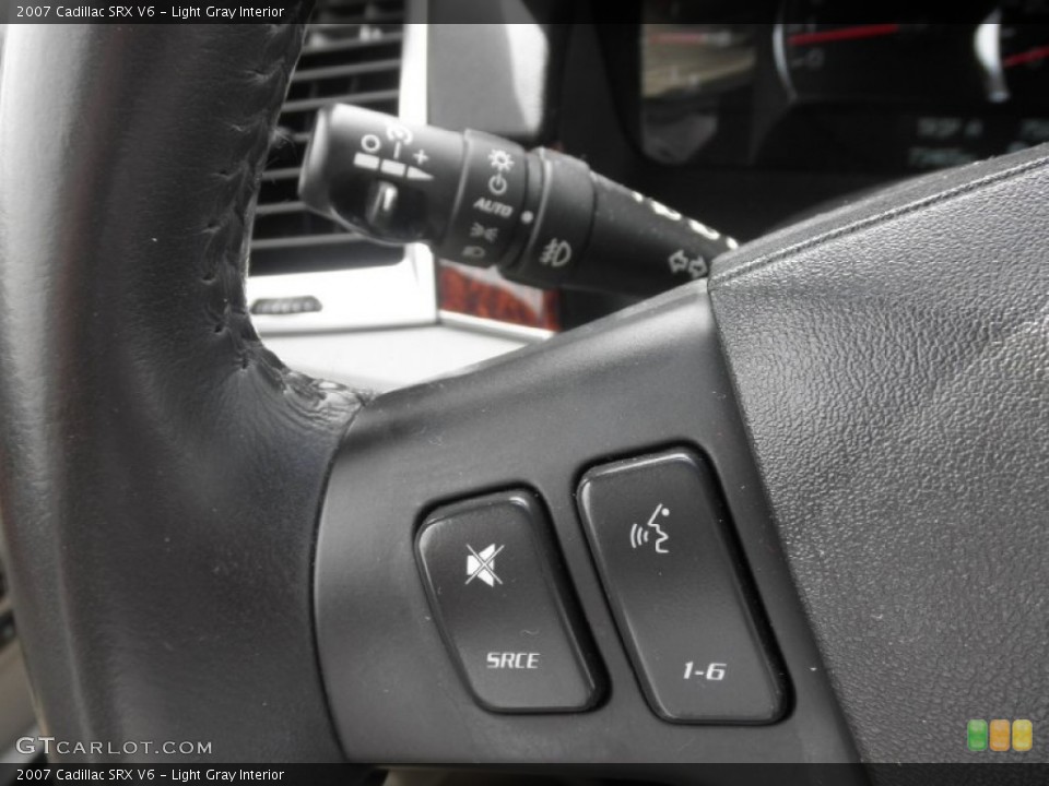 Light Gray Interior Controls for the 2007 Cadillac SRX V6 #81376137