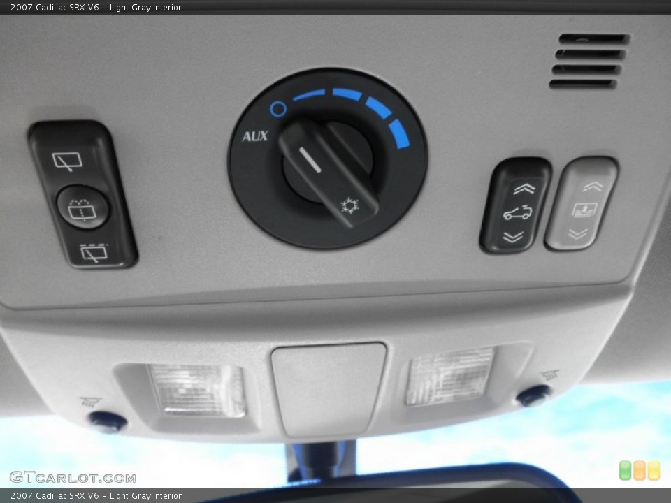 Light Gray Interior Controls for the 2007 Cadillac SRX V6 #81376230