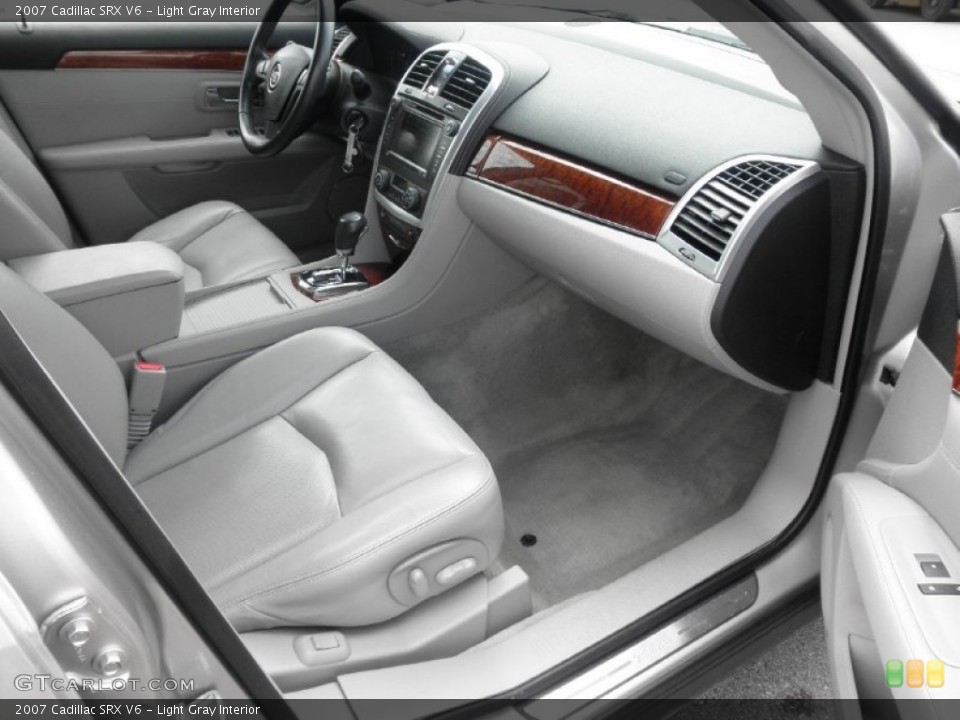 Light Gray Interior Dashboard for the 2007 Cadillac SRX V6 #81376617