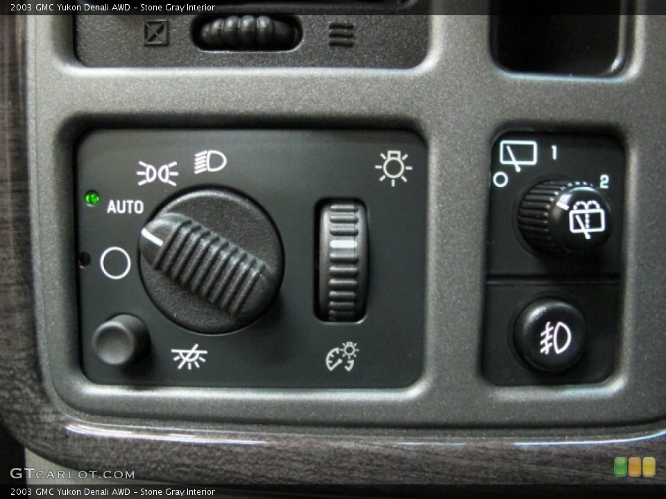 Stone Gray Interior Controls for the 2003 GMC Yukon Denali AWD #81376743