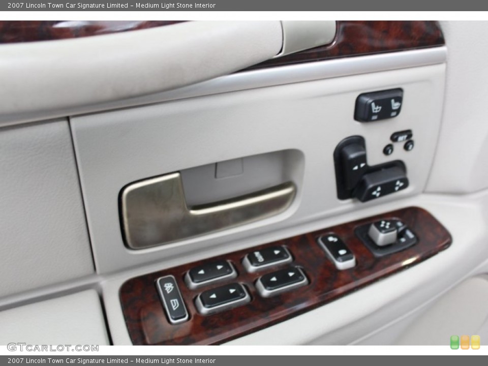 Medium Light Stone Interior Controls for the 2007 Lincoln Town Car Signature Limited #81377867