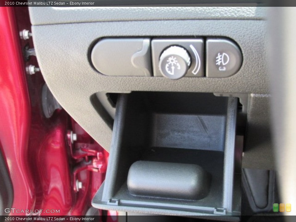 Ebony Interior Controls for the 2010 Chevrolet Malibu LTZ Sedan #81379104