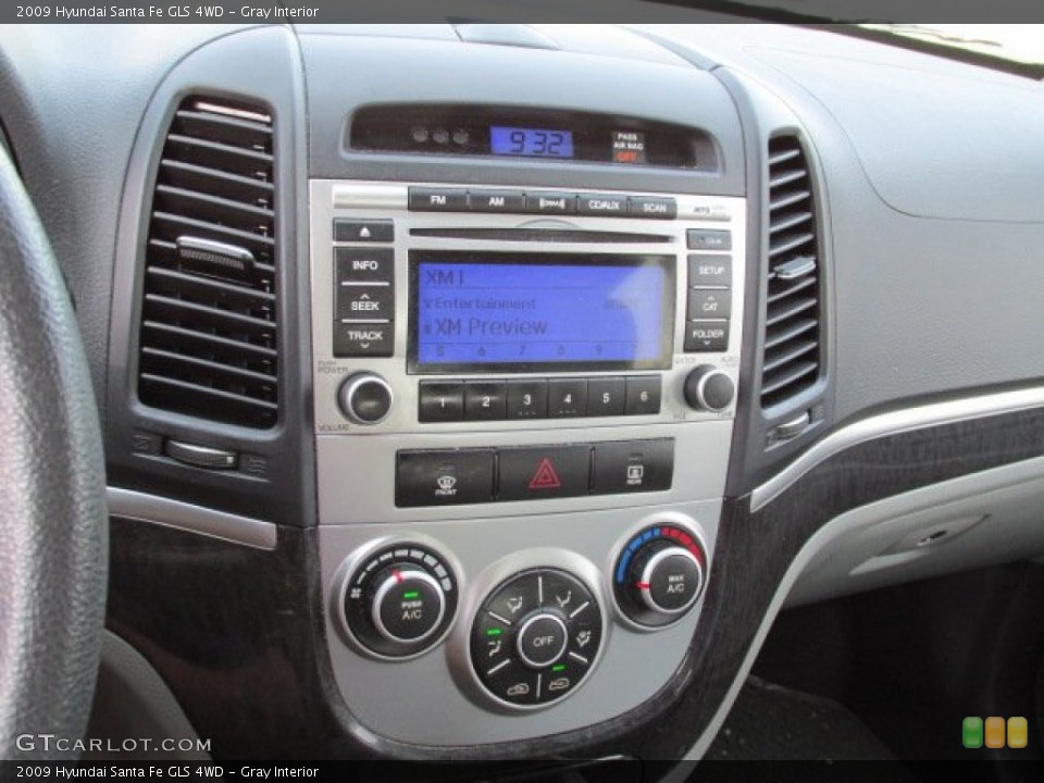 Gray Interior Controls for the 2009 Hyundai Santa Fe GLS 4WD #81385505