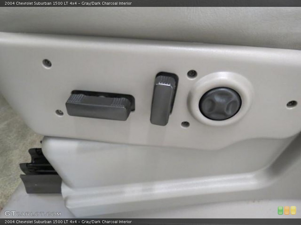 Gray/Dark Charcoal Interior Controls for the 2004 Chevrolet Suburban 1500 LT 4x4 #81388041