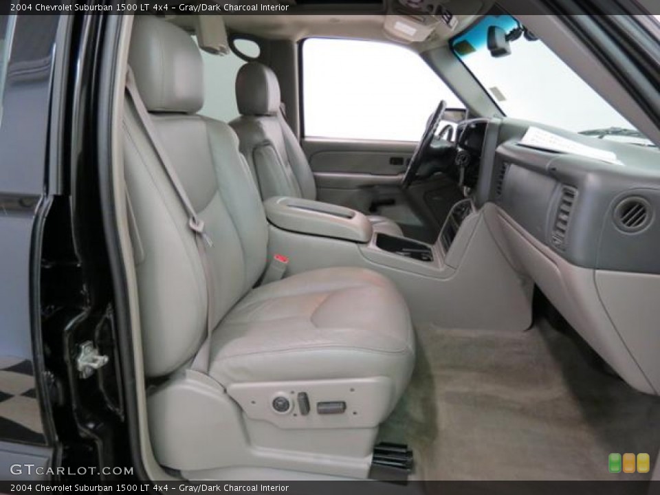 Gray/Dark Charcoal Interior Photo for the 2004 Chevrolet Suburban 1500 LT 4x4 #81388351